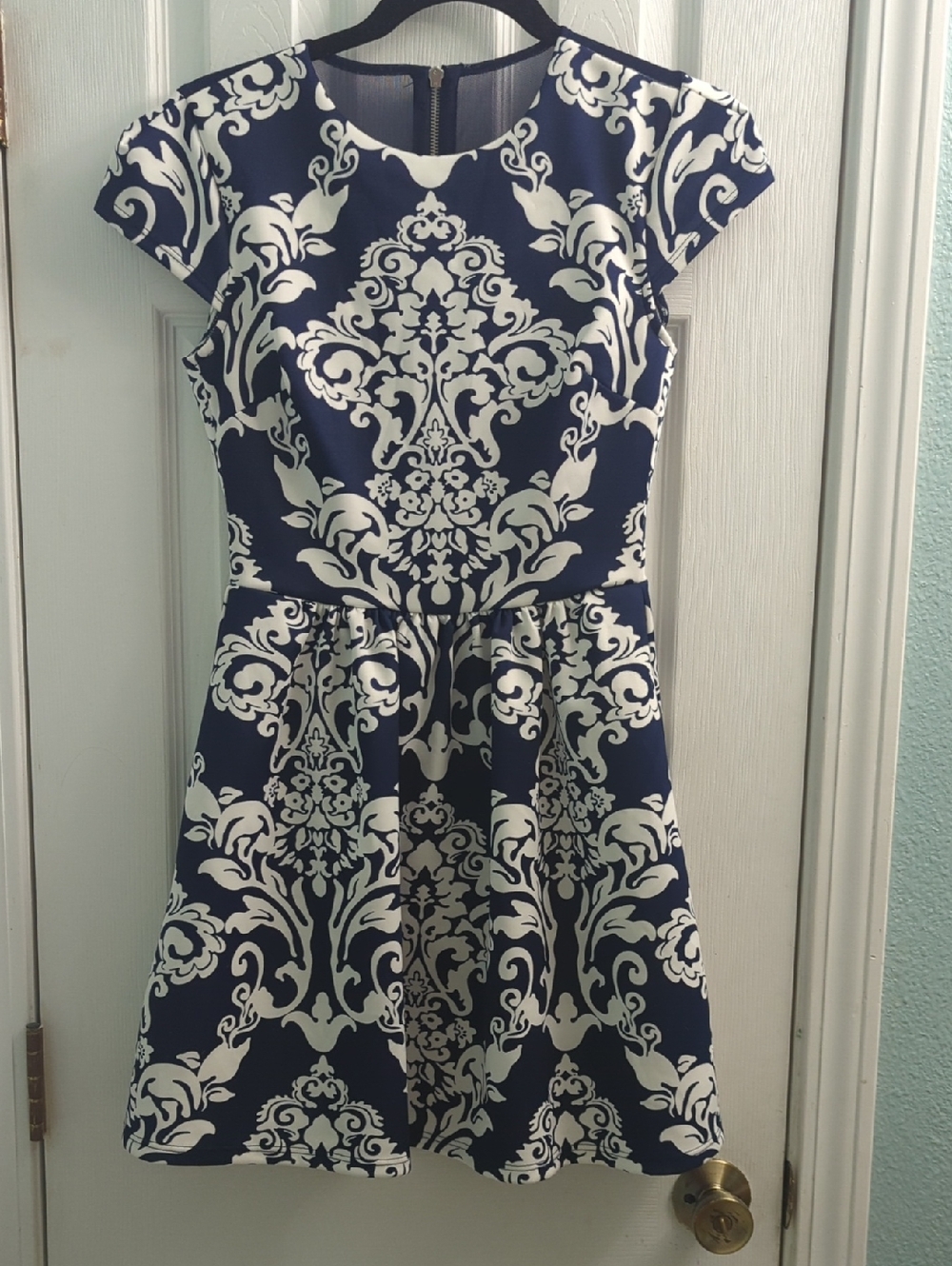 B. Darlin Women's White And Navy Blue Demask Dress - Size 3/4